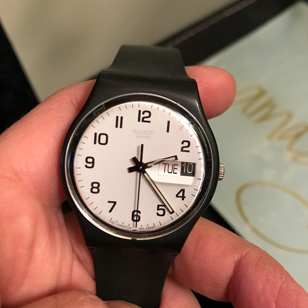 Gently used watch with date. Classic piece.